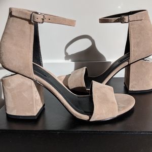 Alexander Wang Abby Sandal,
Size 37